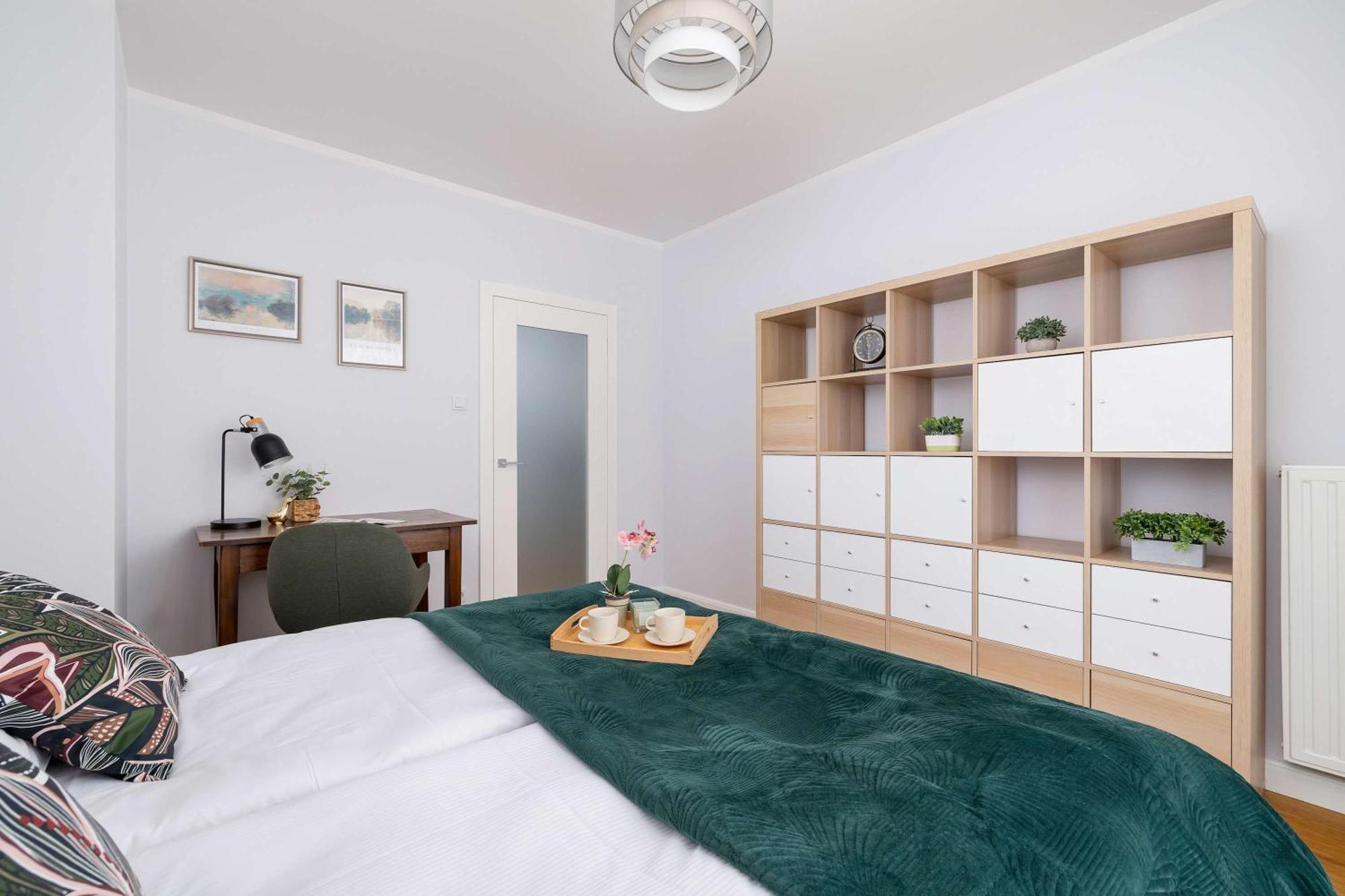 Przytulny I Przestronny W Krakowie Z Parkingiem Biurkiem I 2 Balkonami By Renters Apartment Krakau
